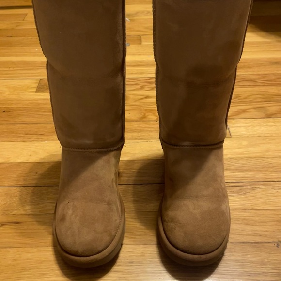 Tall chestnut uggs - Picture 3 of 5